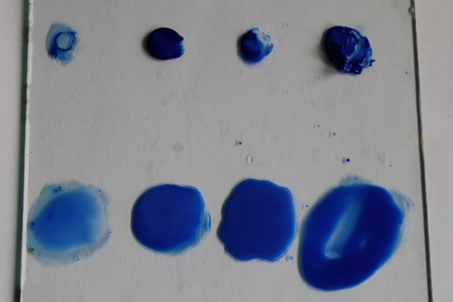 Akrylové barvy naředěné vodou.